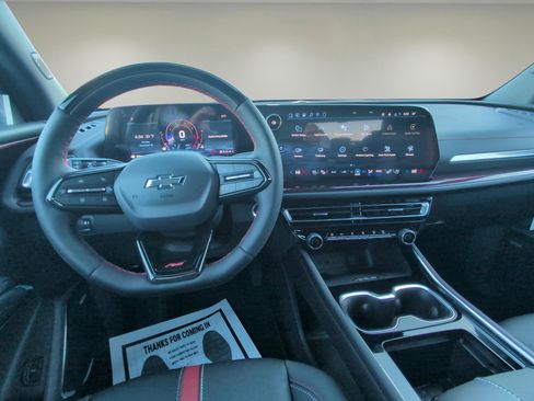Used 2026 Chevrolet Traverse RS FWD image 9