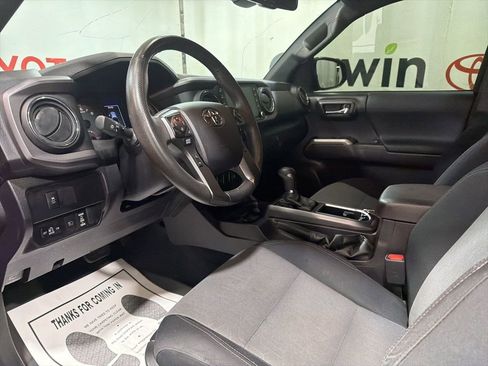 Used 2023 Toyota Tacoma TRD Off-Road image 21