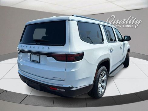 Used 2022 Jeep Wagoneer Series II AWD/4WD image 4