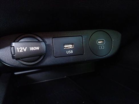 Used 2025 Hyundai Elantra Limited FWD image 17