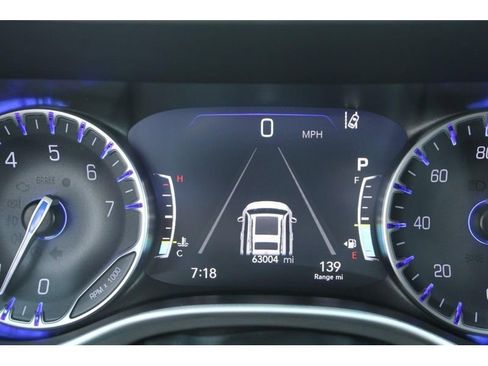 Used 2024 Chrysler Pacifica Touring-L image 24