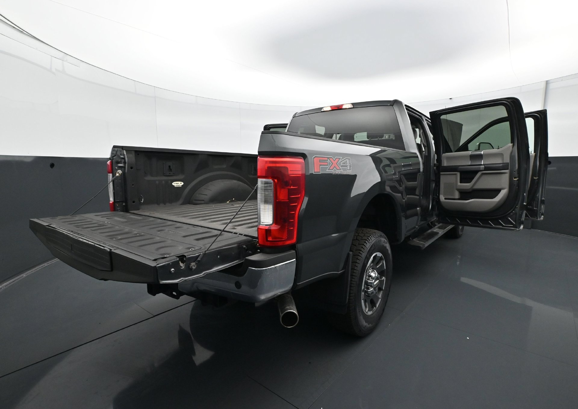 Used 2019 Ford F250 XLT w/ XLT Premium Package AWD/4WD image 34