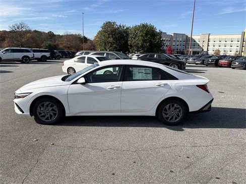 New 2026 Hyundai Elantra Blue image 4