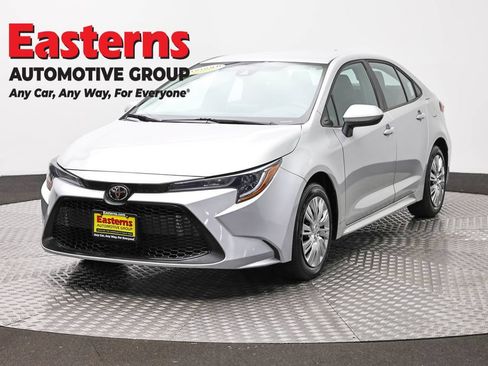 Used 2022 Toyota Corolla LE FWD image 1