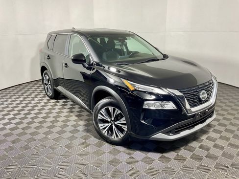 Used 2023 Nissan Rogue SV image 3
