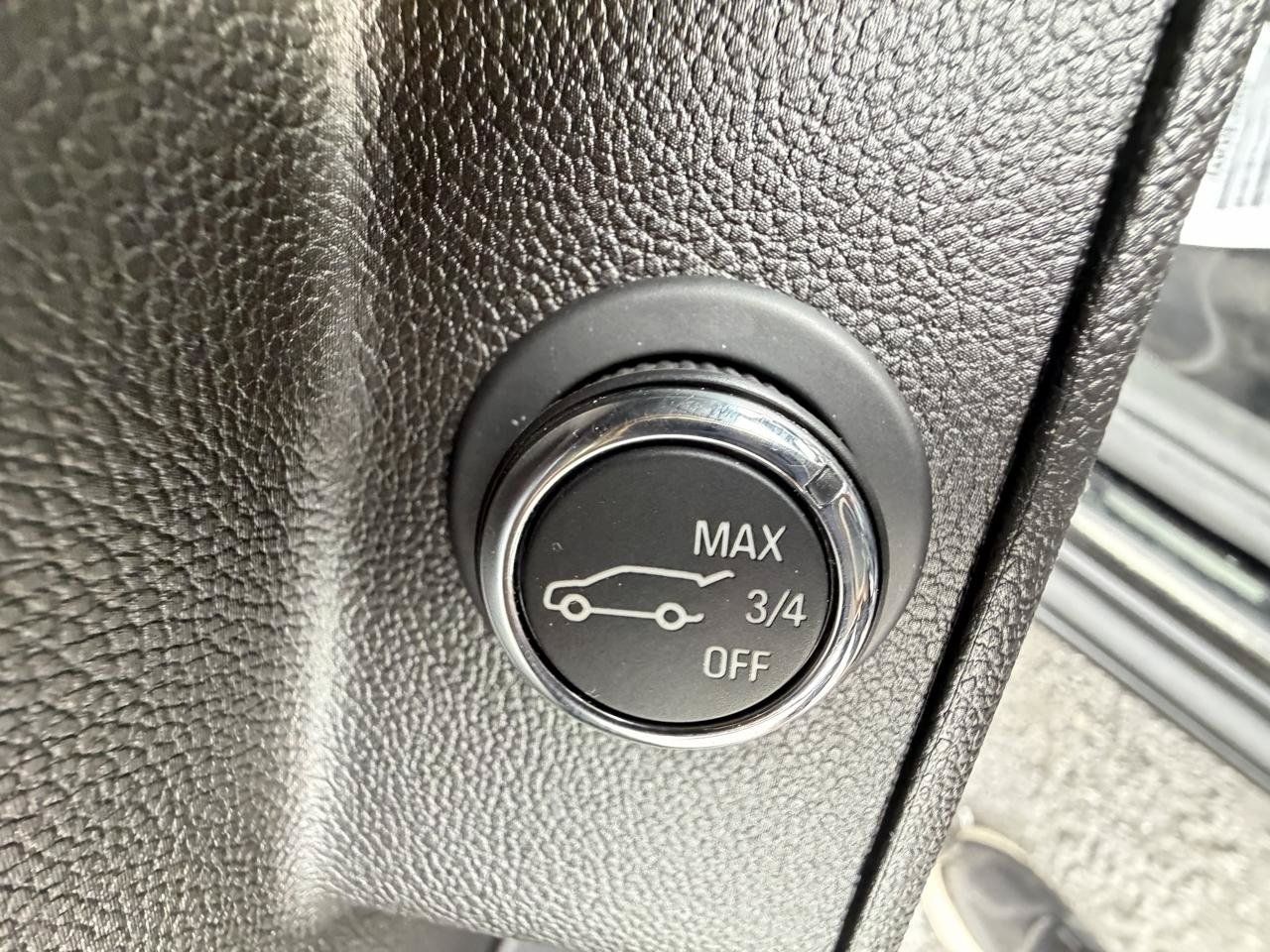 Used 2020 Chevrolet Traverse RS AWD/4WD image 19