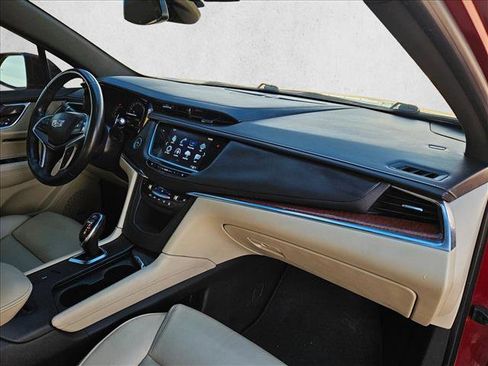 Used 2017 Cadillac XT5 Luxury w/ Driver Awareness Package image 24