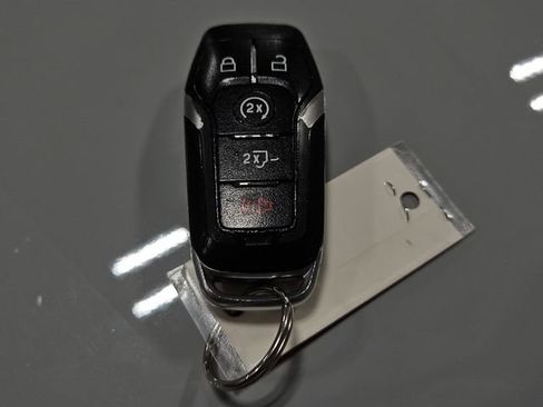 Used 2017 Ford F150 Raptor w/ Equipment Group 802A Luxury AWD/4WD image 29