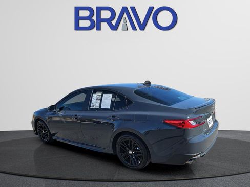 Used 2025 Toyota Camry SE image 3