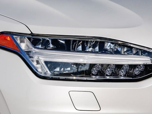 Used 2023 Volvo XC90 T8 Plus image 7