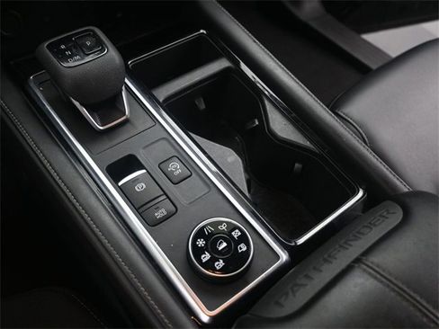 Used 2023 Nissan Pathfinder SL image 23