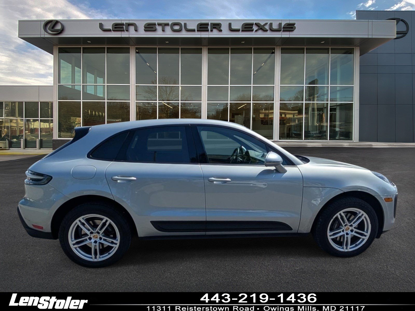 Used 2024 Porsche Macan AWD/4WD image 2