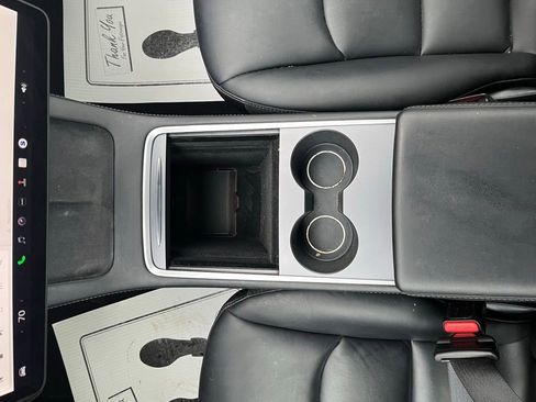 Used 2022 Tesla Model Y Long Range image 32