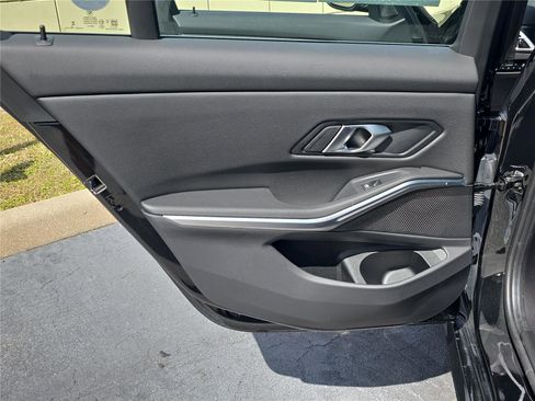 Used 2025 BMW 330i Sedan image 8
