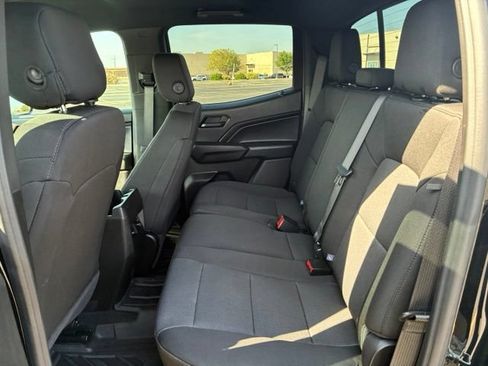 Used 2025 Chevrolet Colorado W/T w/ Advanced Trailering Package AWD/4WD image 18