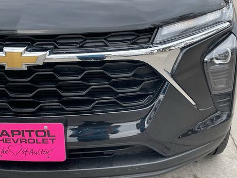 Used 2025 Chevrolet Trax LS w/ LS Convenience Package image 7