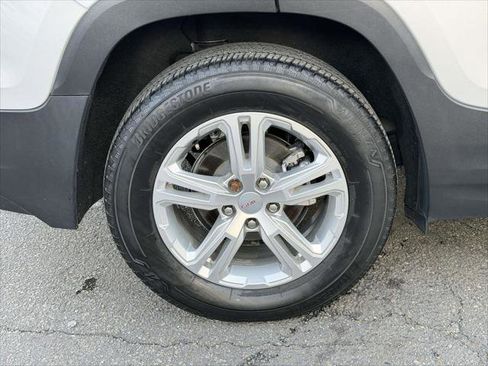 Used 2022 GMC Terrain SLE w/ Driver Convenience Package image 8