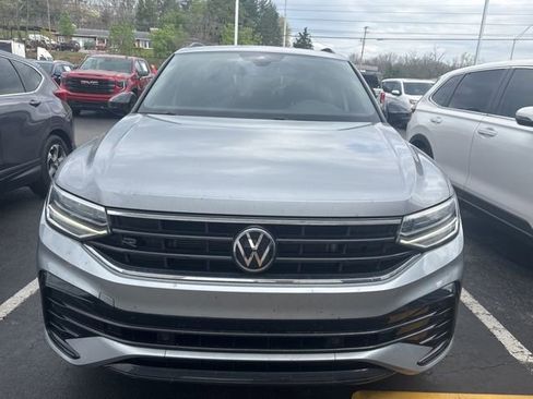 Used 2022 Volkswagen Tiguan SE R-Line image 2