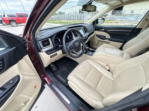 Used 2015 Toyota Highlander Limited Platinum AWD/4WD image 10