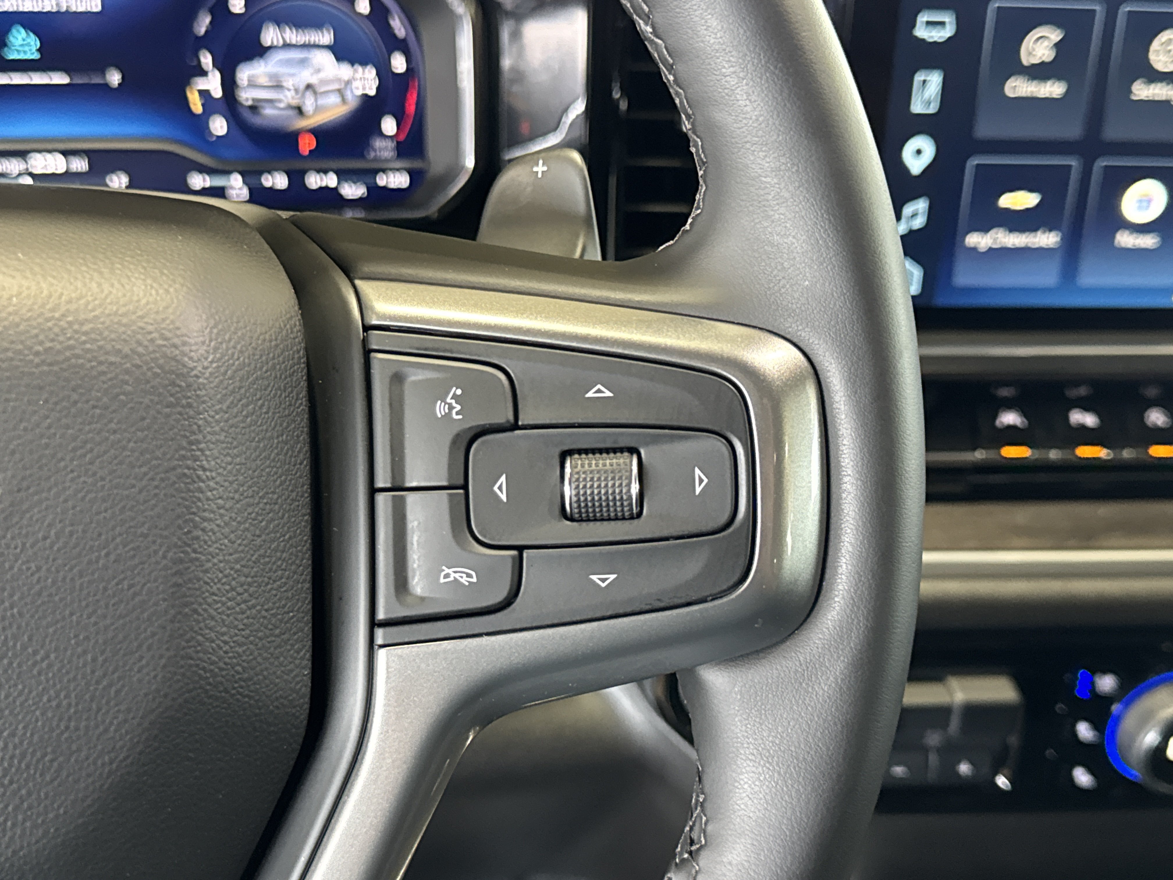 Used 2025 Chevrolet Silverado 1500 LTZ w/ LTZ Premium Package AWD/4WD image 24