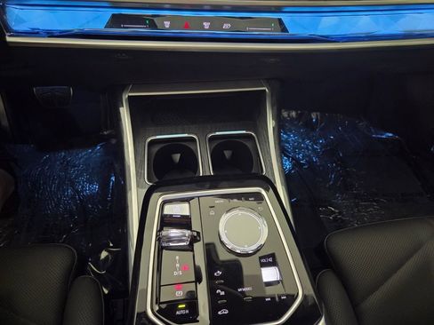 Used 2023 BMW 740i w/ Parking Assistance Package RWD image 12