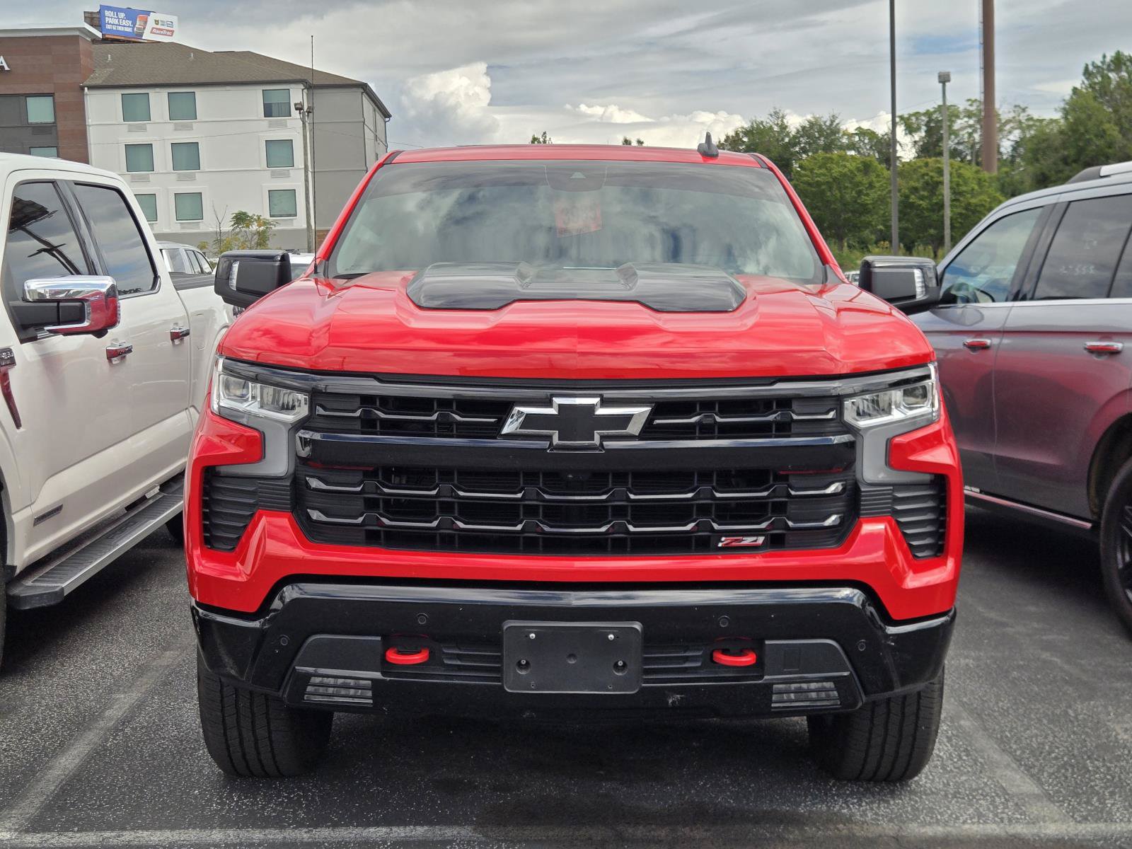 Used 2024 Chevrolet Silverado 1500 LT Trail Boss w/ LT Trail Boss Premium Package AWD/4WD image 2