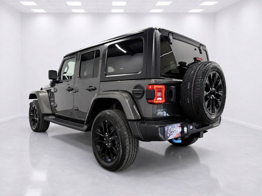 Used 2023 Jeep Wrangler Unlimited Sahara w/ Cold Weather Group AWD/4WD image 4