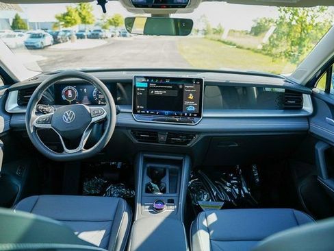 New 2025 Volkswagen Tiguan SE image 25