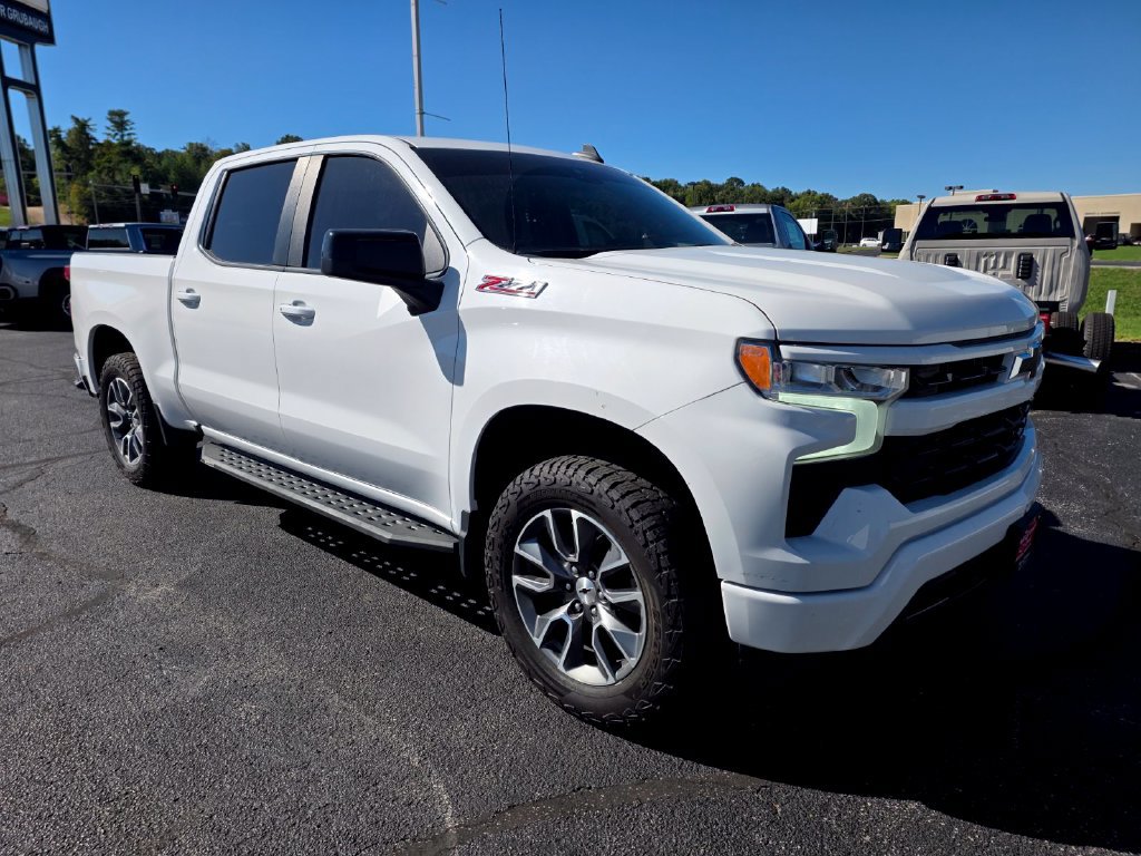 Used 2023 Chevrolet Silverado 1500 RST w/ Z71 Off-Road Package AWD/4WD image 2