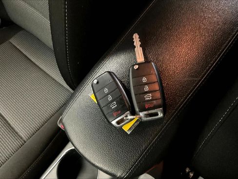 Used 2018 Kia Forte LX image 10