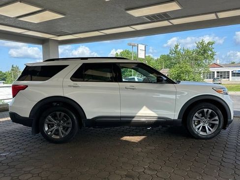 Used 2023 Ford Explorer XLT w/ Equipment Group 202A AWD/4WD image 4