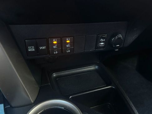 Used 2013 Toyota RAV4 Limited image 26