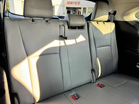 Used 2020 Toyota Highlander XLE AWD/4WD image 25