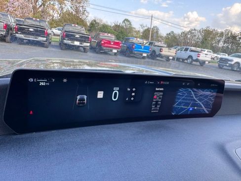 Used 2025 Ford Expedition Active image 16