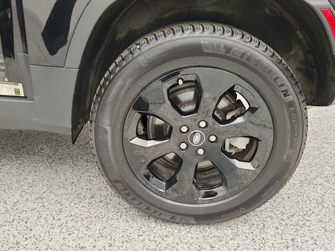 Used 2023 Land Rover Defender 90 SE image 9