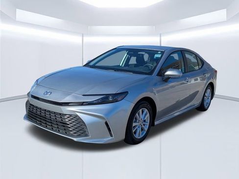 Used 2025 Toyota Camry LE image 8