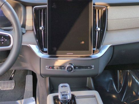 New 2026 Volvo XC90 T8 Ultra w/ Protection Package Premier AWD/4WD image 15