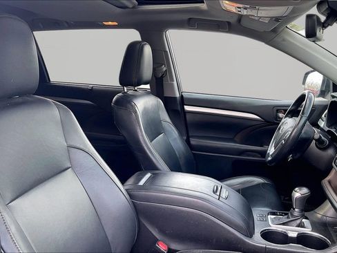 Used 2019 Toyota Highlander XLE AWD/4WD image 31