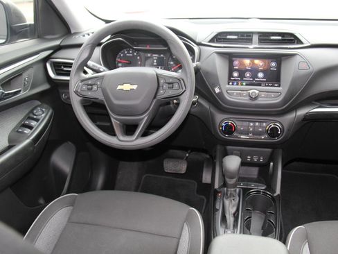 Used 2023 Chevrolet TrailBlazer LS image 9