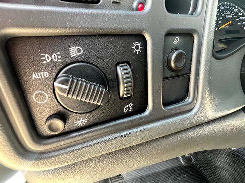 Used 2005 GMC Sierra 1500 W/T image 38