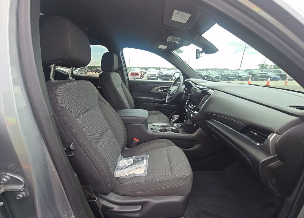 Used 2023 Chevrolet Traverse LT FWD image 11