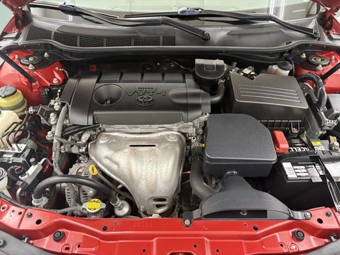 Used 2011 Toyota Camry XLE w/ SE/XLE Extra-Value Pkg FWD image 8