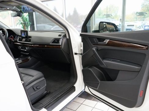 Used 2019 Audi Q5 2.0T Premium image 38