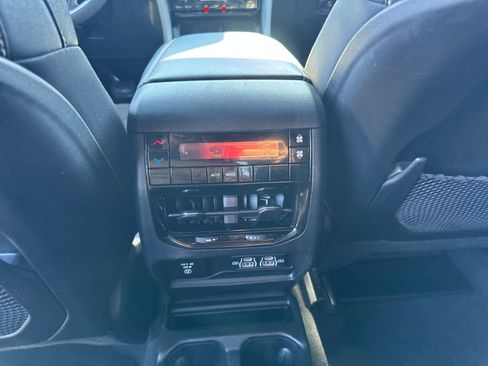 Used 2023 Jeep Grand Cherokee L Laredo image 29