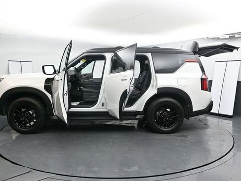 Used 2025 Nissan Armada PRO-4X image 38