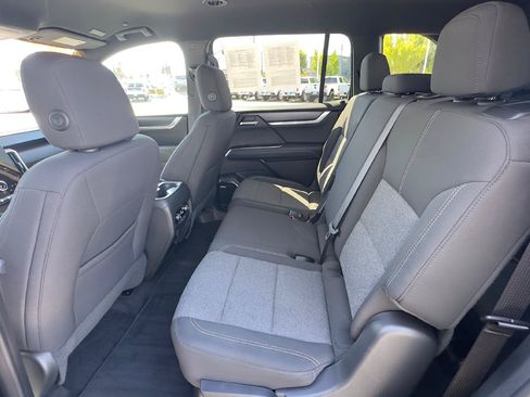 Used 2025 GMC Acadia Elevation FWD image 11