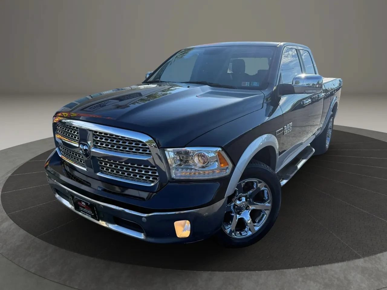 Used 2016 RAM 1500 Laramie w/ Convenience Group AWD/4WD image 2
