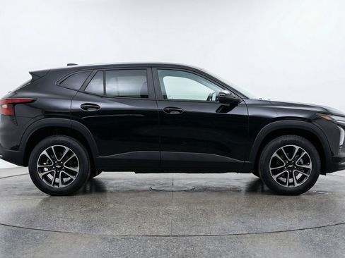 Used 2025 Chevrolet TrailBlazer LT w/ Driver Confidence Package AWD/4WD image 11