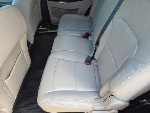Used 2018 Ford Explorer XLT w/ Equipment Group 202A AWD/4WD image 19