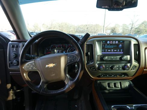Used 2017 Chevrolet Silverado 1500 High Country image 14